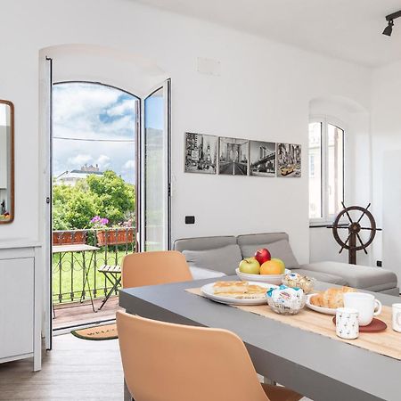 Spacious 3-Bedroom Apartment - 10 Min To City Center & 5 Min To Gaslini Hospital Genua Buitenkant foto