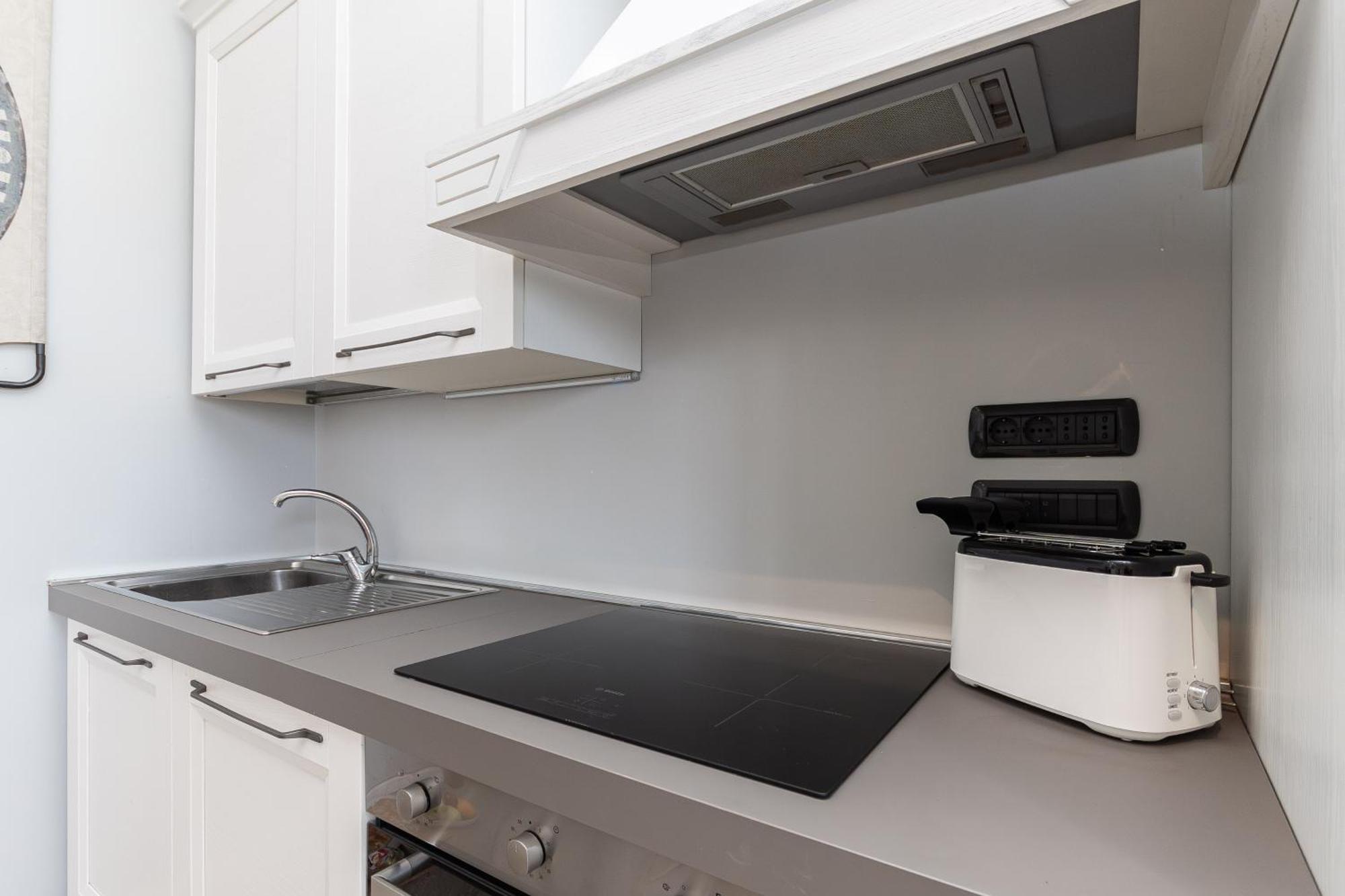 Spacious 3-Bedroom Apartment - 10 Min To City Center & 5 Min To Gaslini Hospital Genua Buitenkant foto