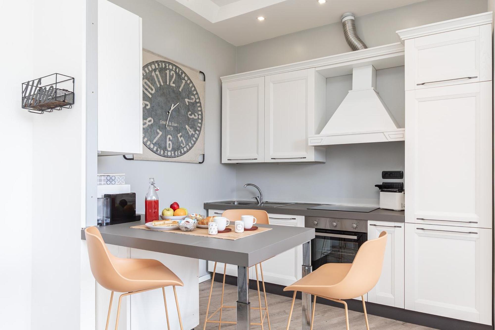 Spacious 3-Bedroom Apartment - 10 Min To City Center & 5 Min To Gaslini Hospital Genua Buitenkant foto