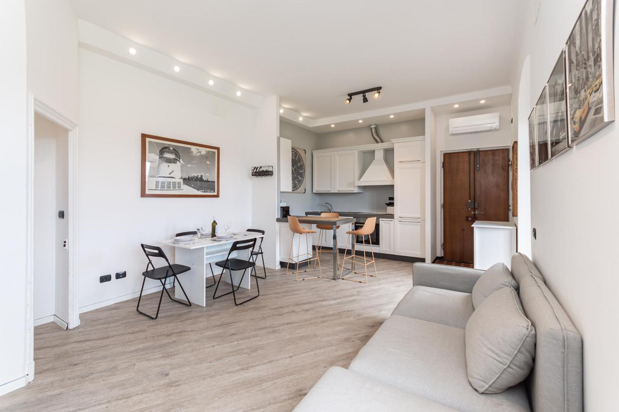 Spacious 3-Bedroom Apartment - 10 Min To City Center & 5 Min To Gaslini Hospital Genua Buitenkant foto