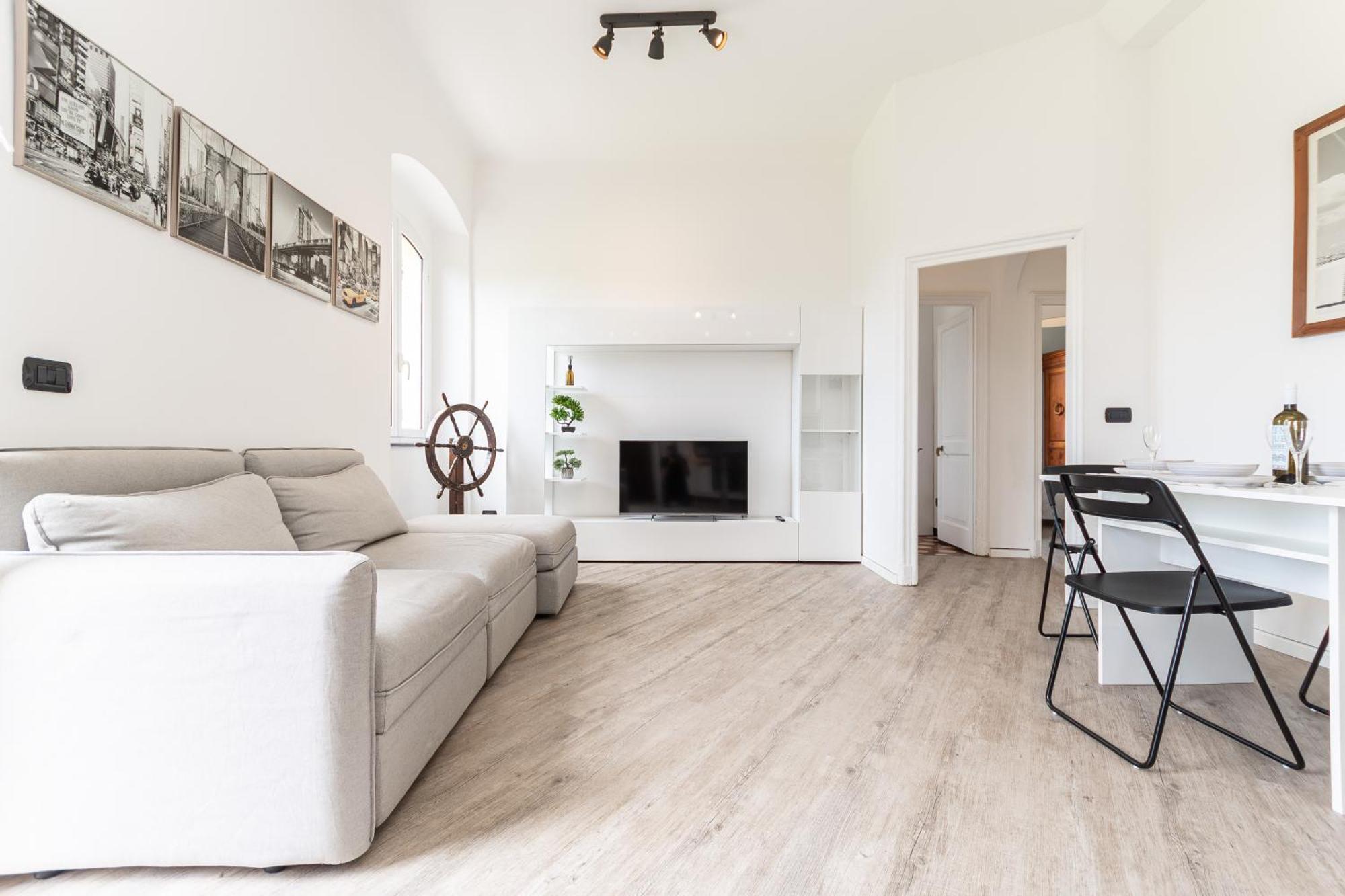Spacious 3-Bedroom Apartment - 10 Min To City Center & 5 Min To Gaslini Hospital Genua Buitenkant foto