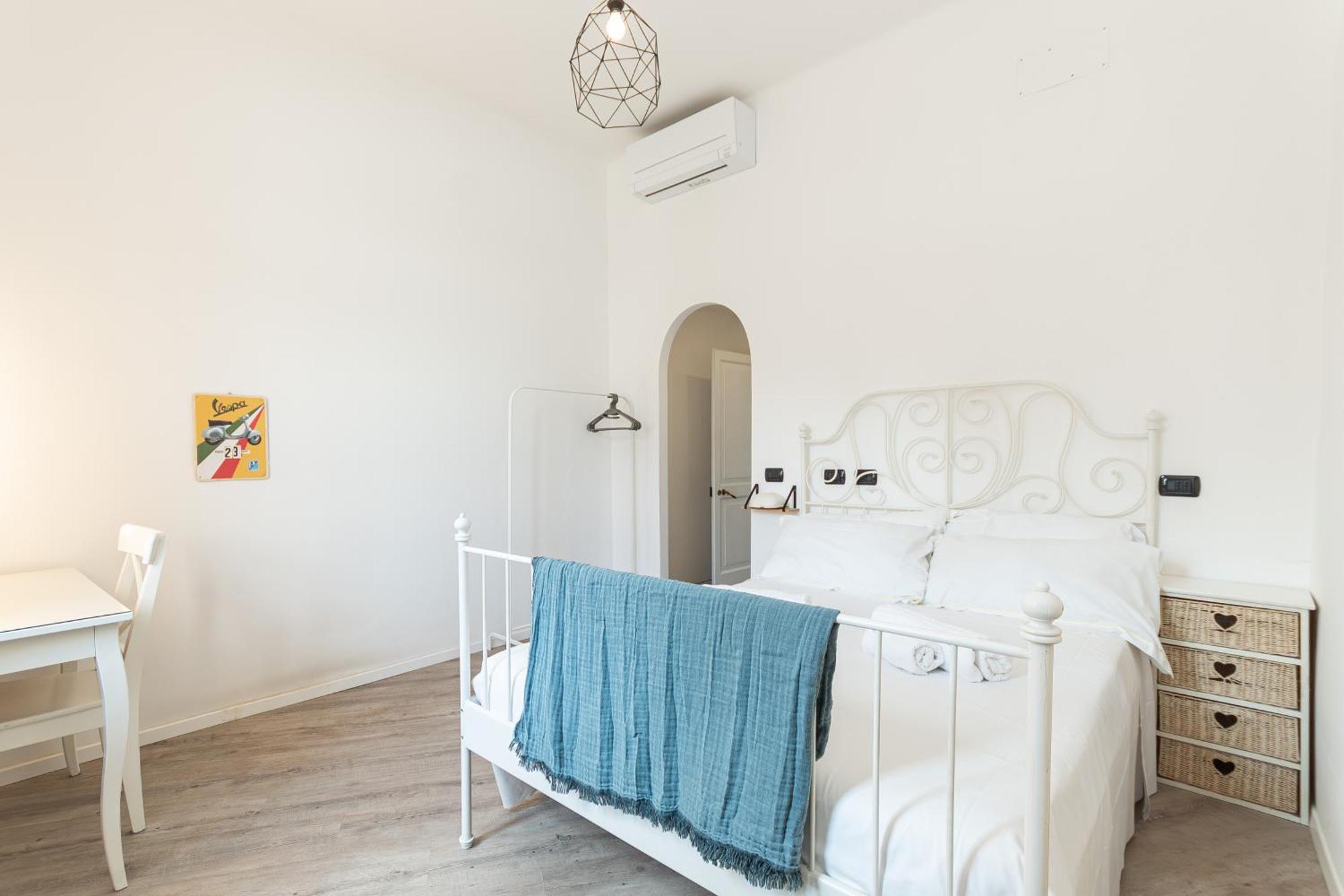 Spacious 3-Bedroom Apartment - 10 Min To City Center & 5 Min To Gaslini Hospital Genua Buitenkant foto