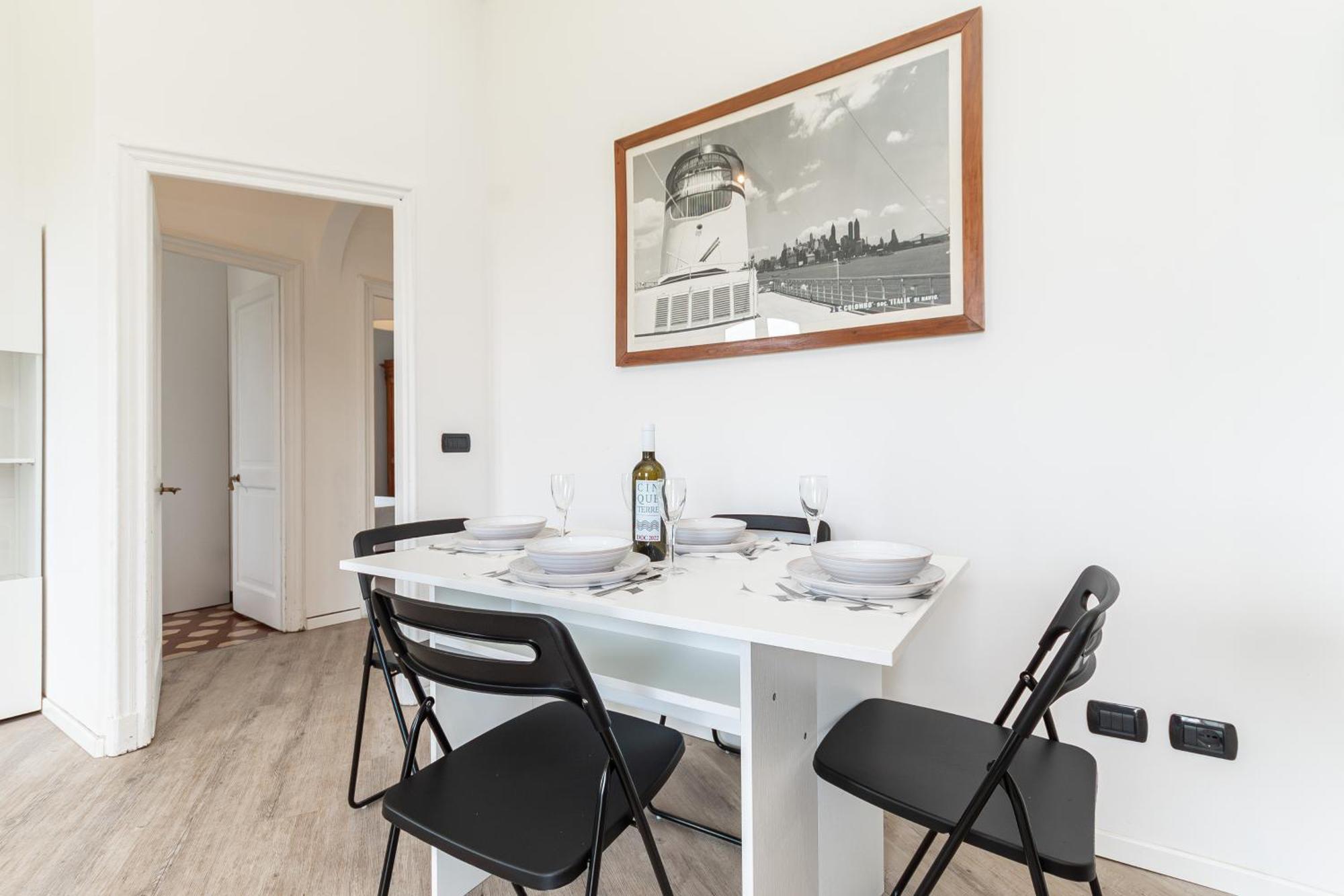 Spacious 3-Bedroom Apartment - 10 Min To City Center & 5 Min To Gaslini Hospital Genua Buitenkant foto