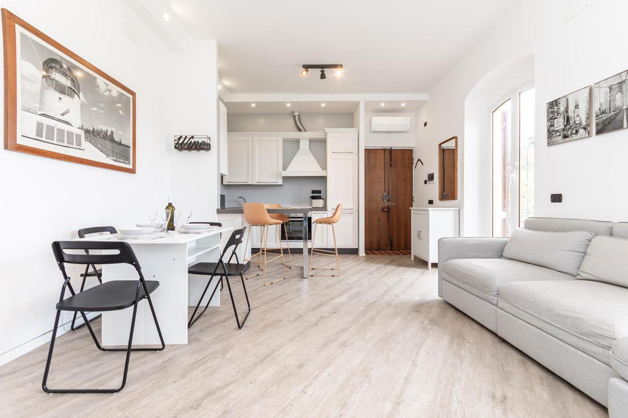 Spacious 3-Bedroom Apartment - 10 Min To City Center & 5 Min To Gaslini Hospital Genua Buitenkant foto