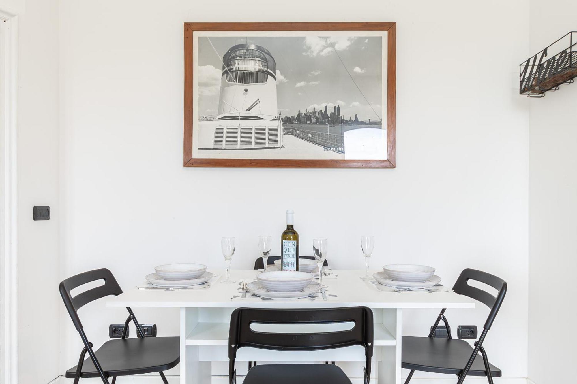Spacious 3-Bedroom Apartment - 10 Min To City Center & 5 Min To Gaslini Hospital Genua Buitenkant foto